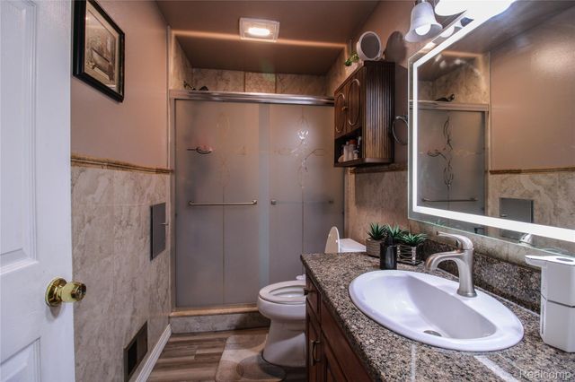 32792 Ridgefield Avenue, Warren, MI 48088