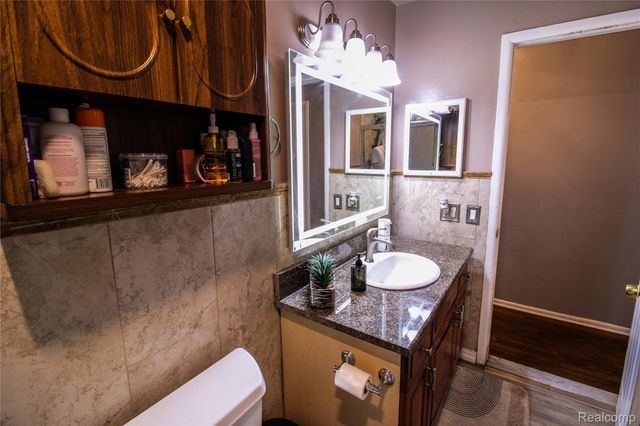 32792 Ridgefield Avenue, Warren, MI 48088