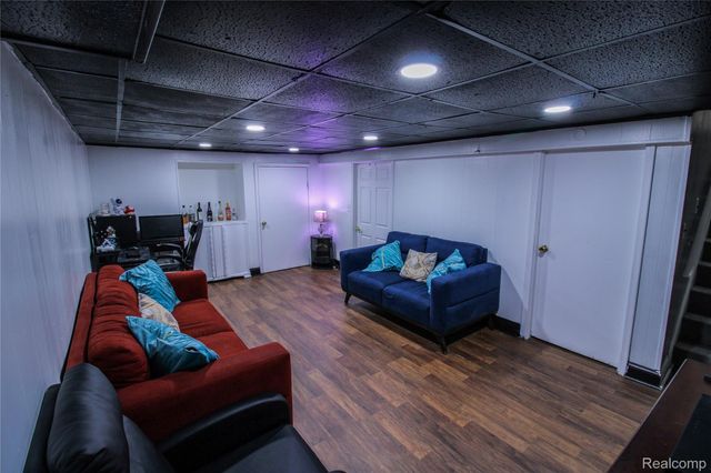 32792 Ridgefield Avenue, Warren, MI 48088