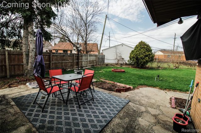 32792 Ridgefield Avenue, Warren, MI 48088