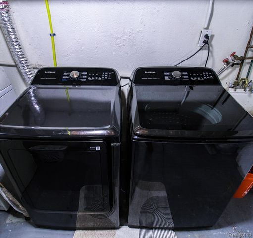 32792 Ridgefield Avenue, Warren, MI 48088