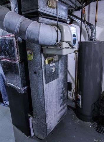 32792 Ridgefield Avenue, Warren, MI 48088