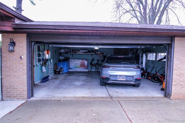 32792 Ridgefield Avenue, Warren, MI 48088