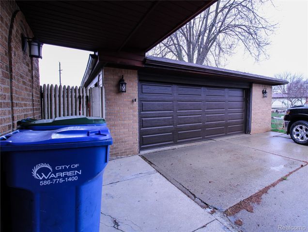 32792 Ridgefield Avenue, Warren, MI 48088