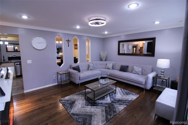 32792 Ridgefield Avenue, Warren, MI 48088