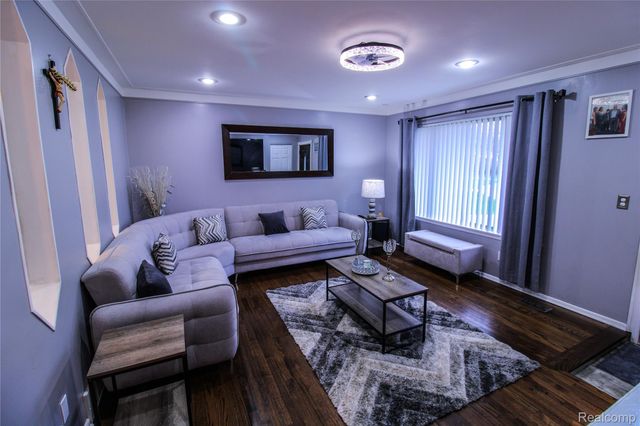 32792 Ridgefield Avenue, Warren, MI 48088