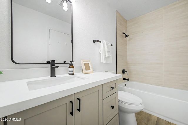 3302 E AIRE LIBRE Avenue 102, Phoenix, AZ 85032