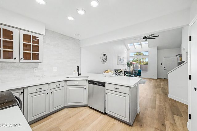3302 E AIRE LIBRE Avenue 102, Phoenix, AZ 85032