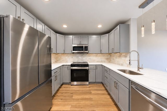 1 Carriage City Plz, 1118 1118, Rahway City, NJ 07065