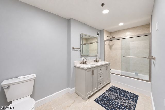 1 Carriage City Plz, 1118 1118, Rahway City, NJ 07065