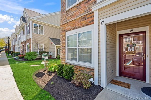 39 Southampton Drive, Massapequa, NY 11758