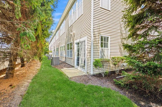 39 Southampton Drive, Massapequa, NY 11758