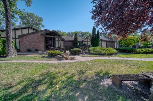 8245 Poplar Lane 5B, Palos Hills, IL 60465