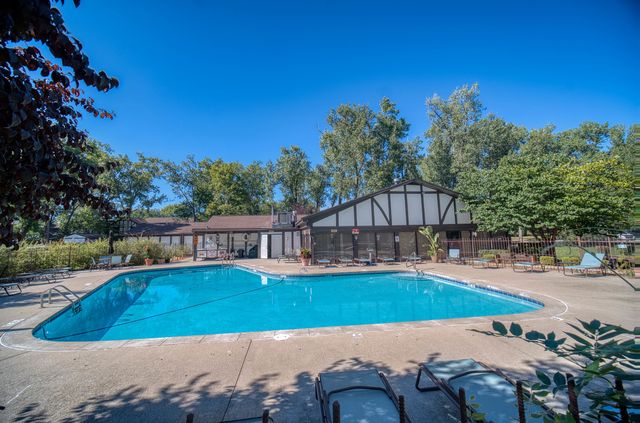 8245 Poplar Lane 5B, Palos Hills, IL 60465