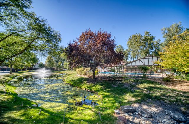 8245 Poplar Lane 5B, Palos Hills, IL 60465