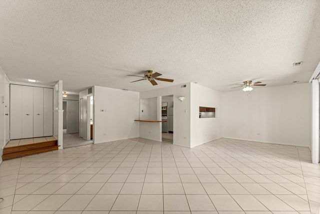 8245 Poplar Lane 5B, Palos Hills, IL 60465