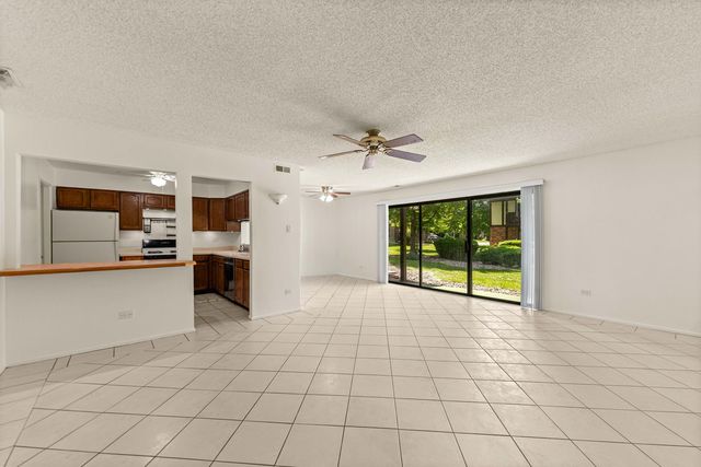 8245 Poplar Lane 5B, Palos Hills, IL 60465