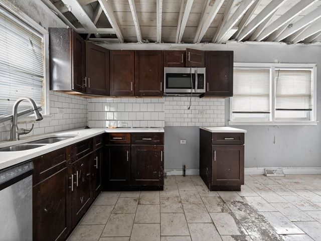 14621 S Sherman Avenue, Posen, IL 60469