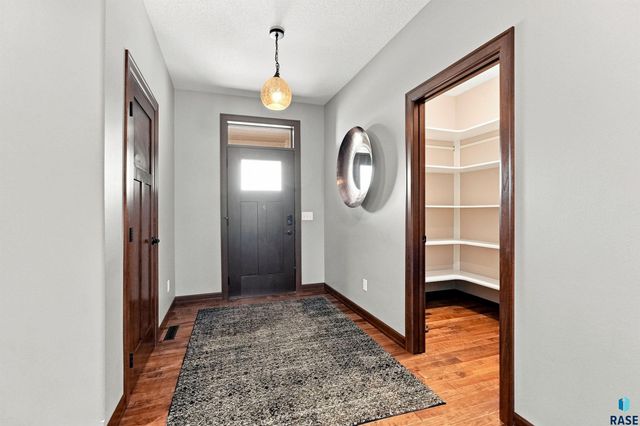 9509 W Kingfisher Dr Drive, Sioux Falls, SD 57107