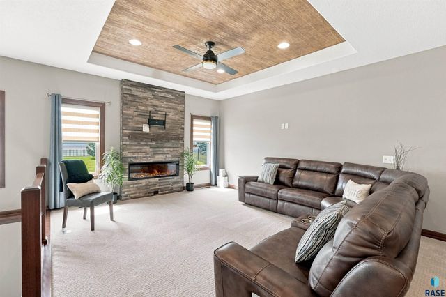 9509 W Kingfisher Dr Drive, Sioux Falls, SD 57107