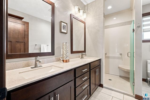 9509 W Kingfisher Dr Drive, Sioux Falls, SD 57107