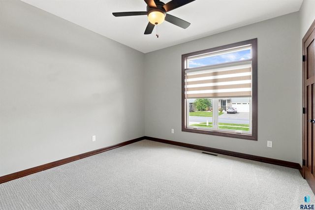 9509 W Kingfisher Dr Drive, Sioux Falls, SD 57107
