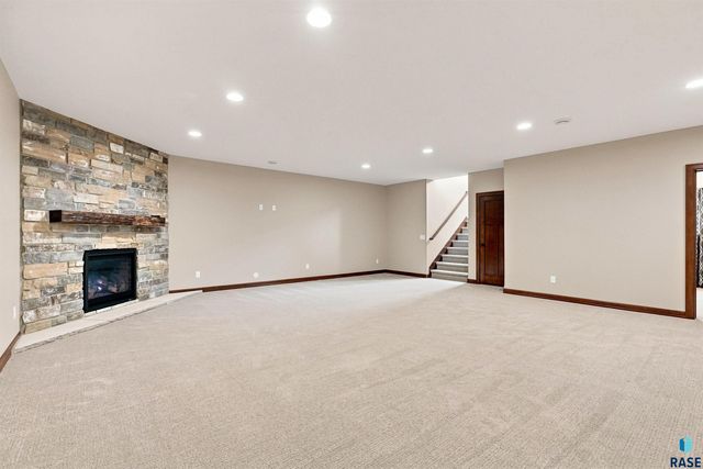 9509 W Kingfisher Dr Drive, Sioux Falls, SD 57107