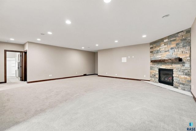 9509 W Kingfisher Dr Drive, Sioux Falls, SD 57107