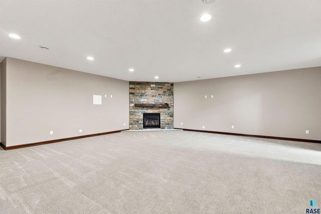 9509 W Kingfisher Dr Drive, Sioux Falls, SD 57107