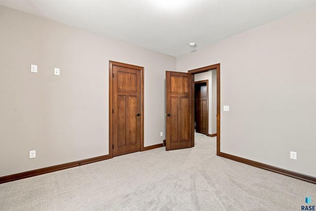 9509 W Kingfisher Dr Drive, Sioux Falls, SD 57107