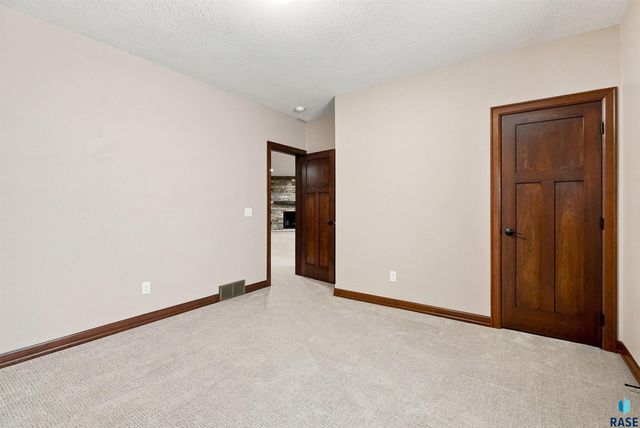 9509 W Kingfisher Dr Drive, Sioux Falls, SD 57107
