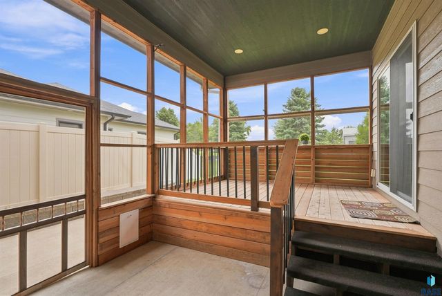 9509 W Kingfisher Dr Drive, Sioux Falls, SD 57107
