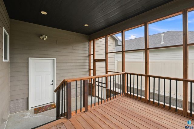 9509 W Kingfisher Dr Drive, Sioux Falls, SD 57107
