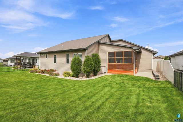 9509 W Kingfisher Dr Drive, Sioux Falls, SD 57107