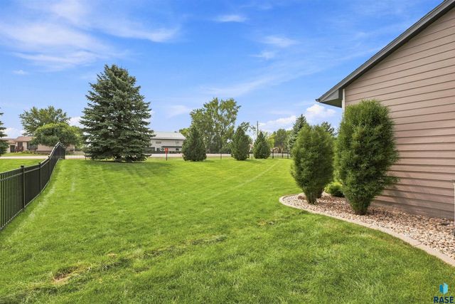 9509 W Kingfisher Dr Drive, Sioux Falls, SD 57107