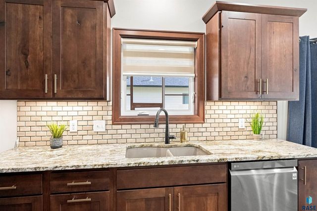 9509 W Kingfisher Dr Drive, Sioux Falls, SD 57107