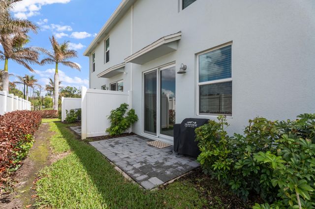 5612 SE Edgewater Circle, Stuart, FL 34997