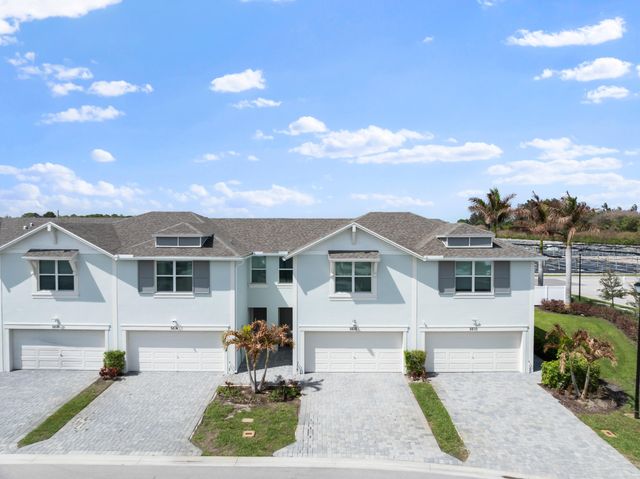 5612 SE Edgewater Circle, Stuart, FL 34997