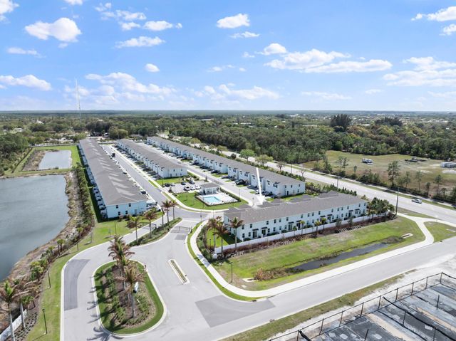 5612 SE Edgewater Circle, Stuart, FL 34997