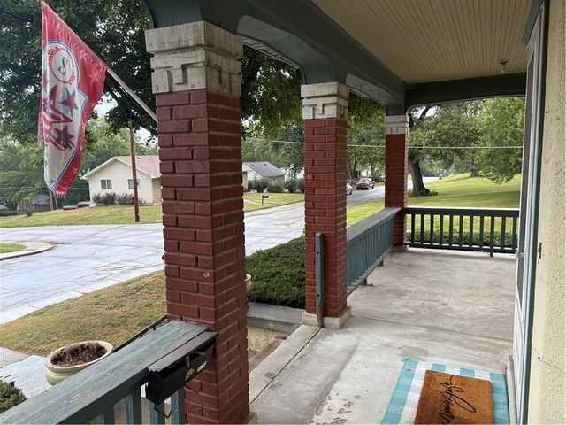 1404 S 8th Street, Atchison, KS 66002