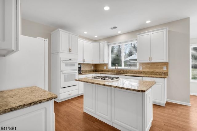 1 Vanderveer Dr, Bernards Twp., NJ 07920