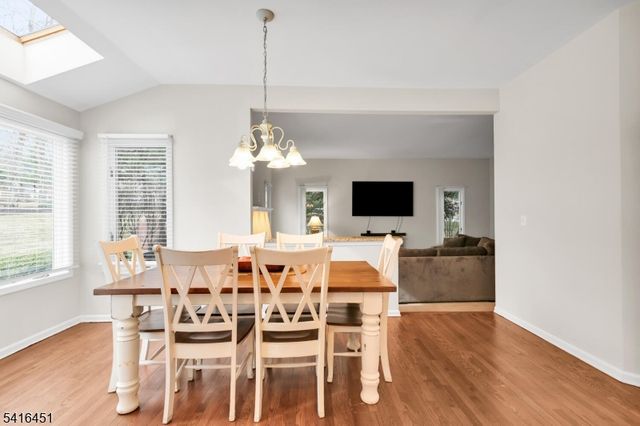 1 Vanderveer Dr, Bernards Twp., NJ 07920