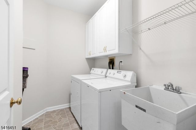 1 Vanderveer Dr, Bernards Twp., NJ 07920