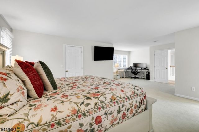 1 Vanderveer Dr, Bernards Twp., NJ 07920