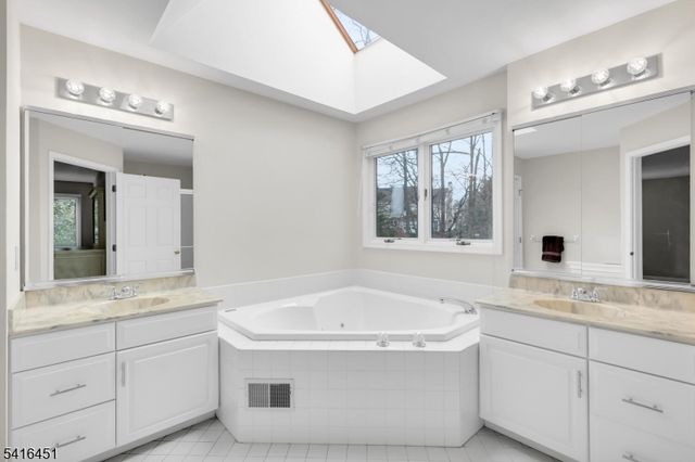 1 Vanderveer Dr, Bernards Twp., NJ 07920