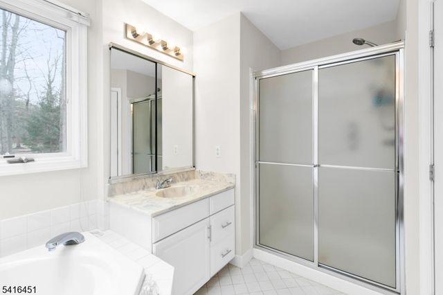 1 Vanderveer Dr, Bernards Twp., NJ 07920