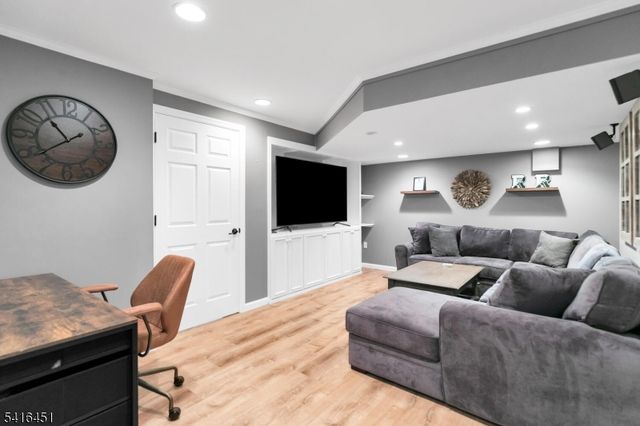 1 Vanderveer Dr, Bernards Twp., NJ 07920