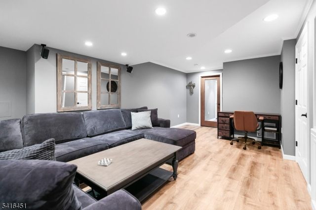 1 Vanderveer Dr, Bernards Twp., NJ 07920