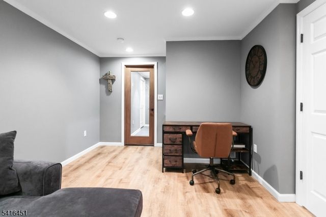 1 Vanderveer Dr, Bernards Twp., NJ 07920