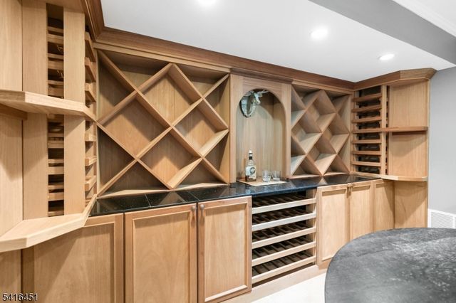 1 Vanderveer Dr, Bernards Twp., NJ 07920